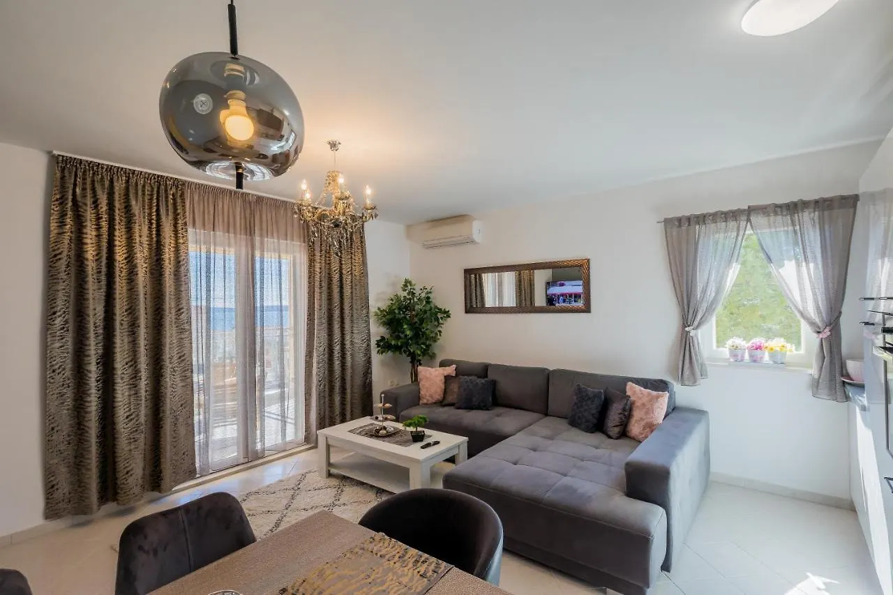 טרוגיר Ivana Apartment