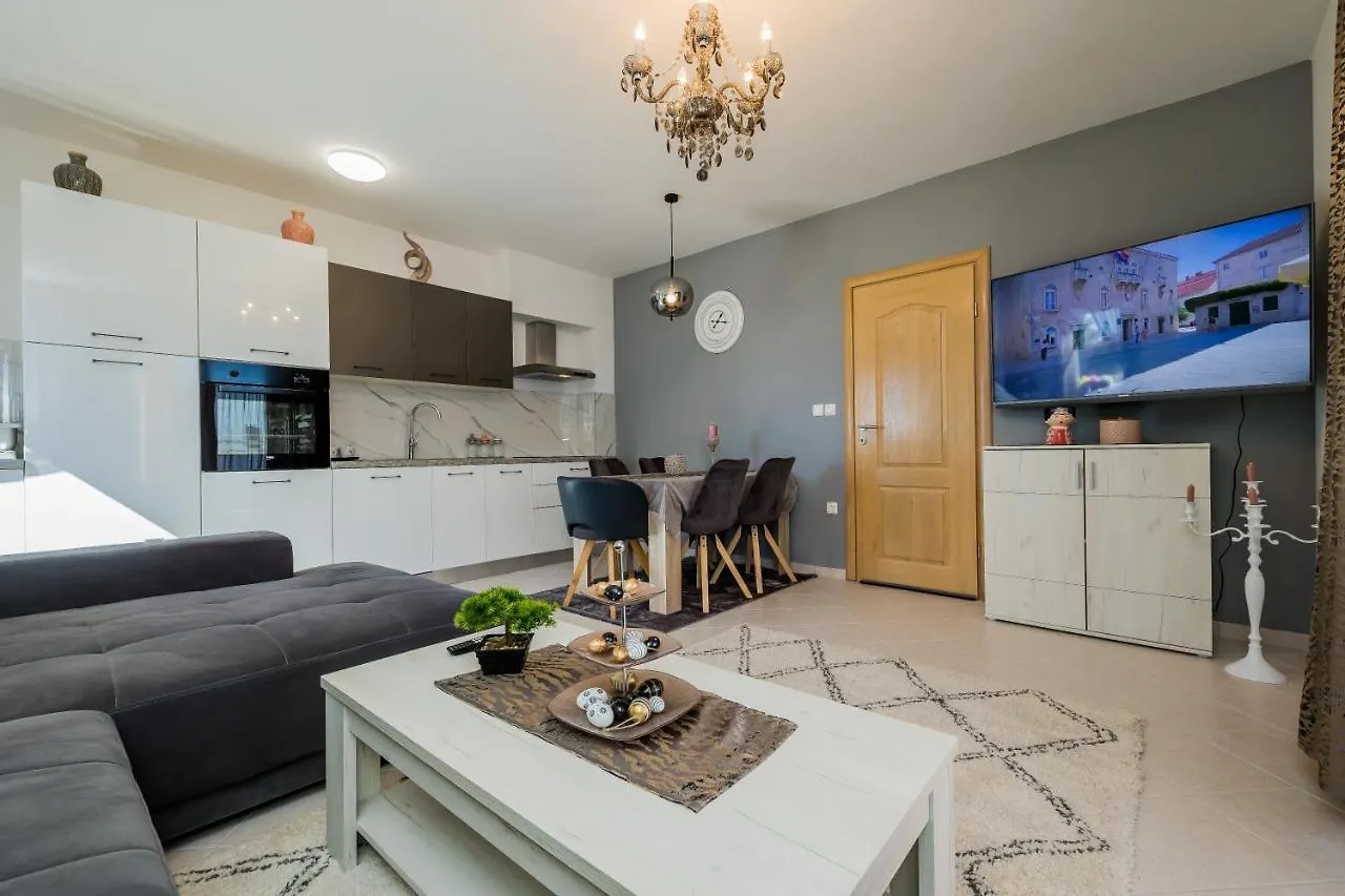 טרוגיר Ivana Apartment